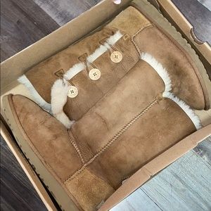 Brown Uggs with missing button!